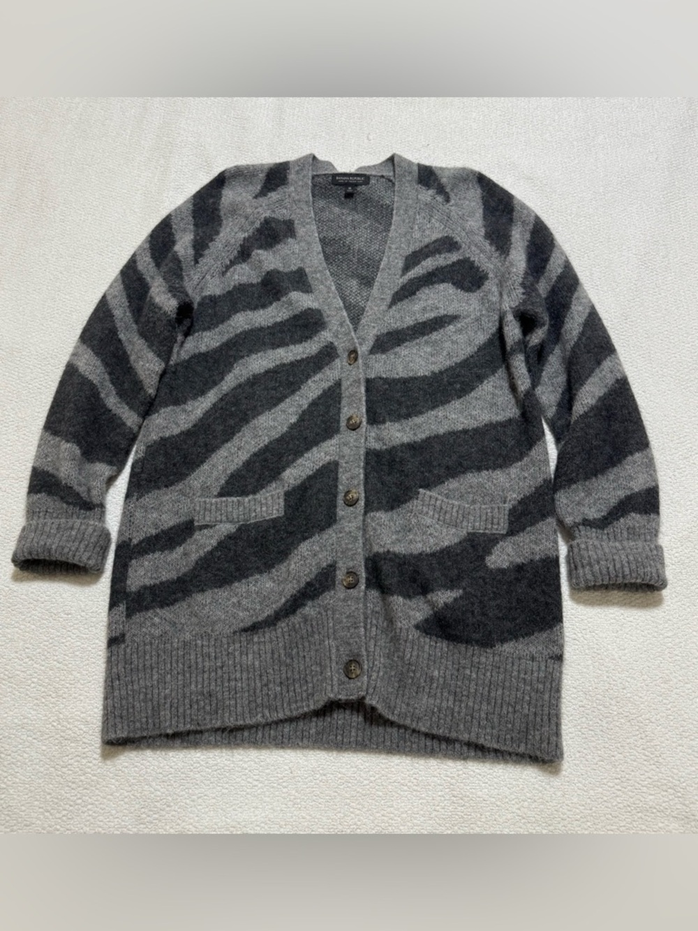 Banana Republic Sz M oversized grey/black alpaca blend zebra-print knit cardigan - Picture 12 of 13